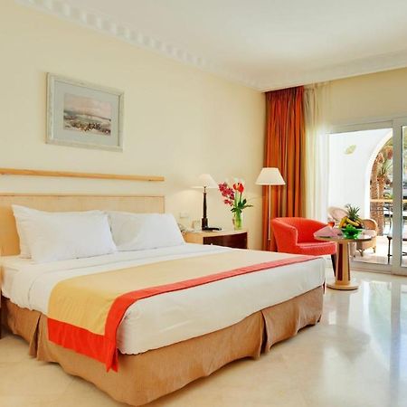 The Hotel Grace Place Inn Yeni Delhi Dış mekan fotoğraf