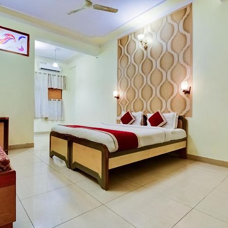 The Hotel Grace Place Inn Yeni Delhi Dış mekan fotoğraf