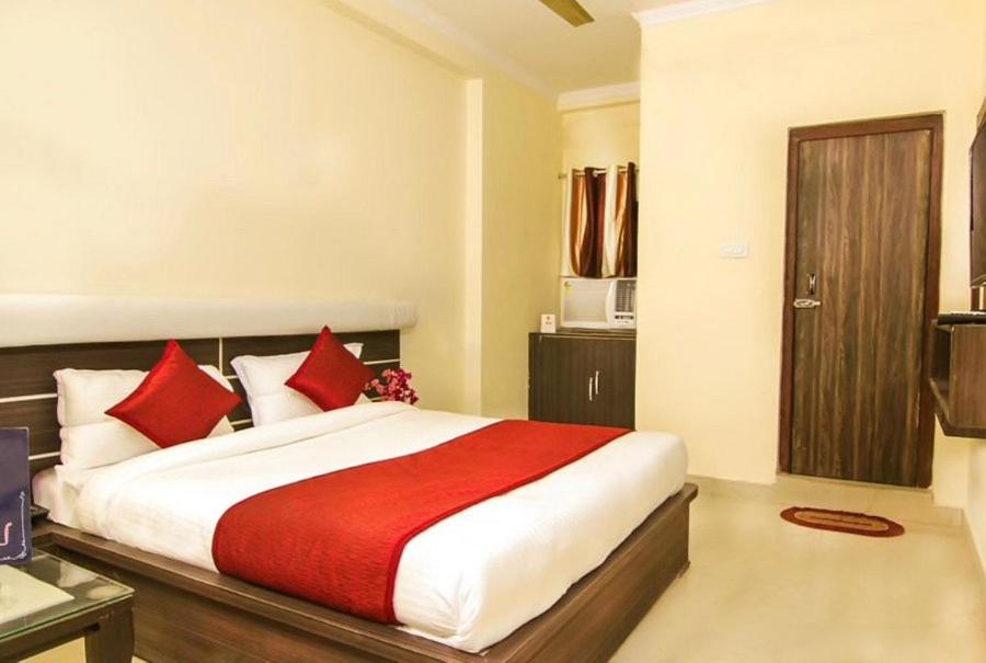 The Hotel Grace Place Inn Yeni Delhi Dış mekan fotoğraf