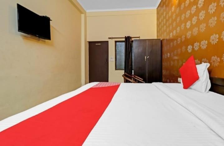 The Hotel Grace Place Inn Yeni Delhi Dış mekan fotoğraf