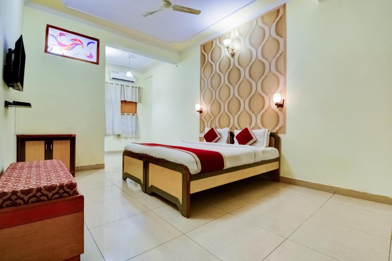 The Hotel Grace Place Inn Yeni Delhi Dış mekan fotoğraf