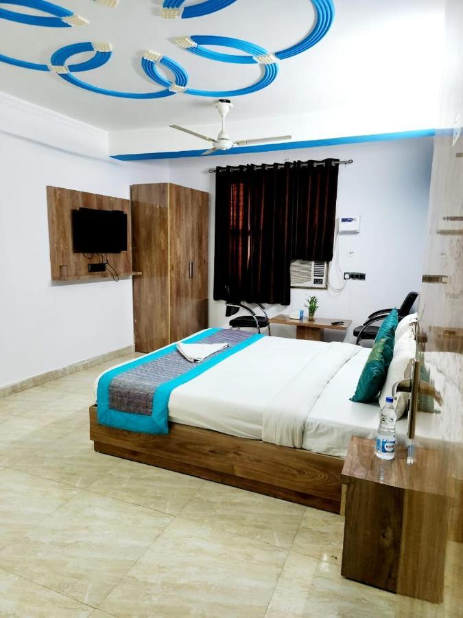The Hotel Grace Place Inn Yeni Delhi Dış mekan fotoğraf