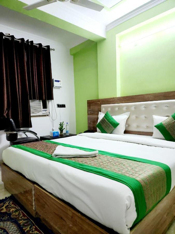 The Hotel Grace Place Inn Yeni Delhi Dış mekan fotoğraf