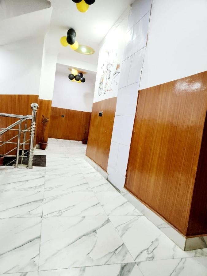 The Hotel Grace Place Inn Yeni Delhi Dış mekan fotoğraf