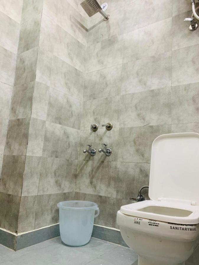The Hotel Grace Place Inn Yeni Delhi Dış mekan fotoğraf
