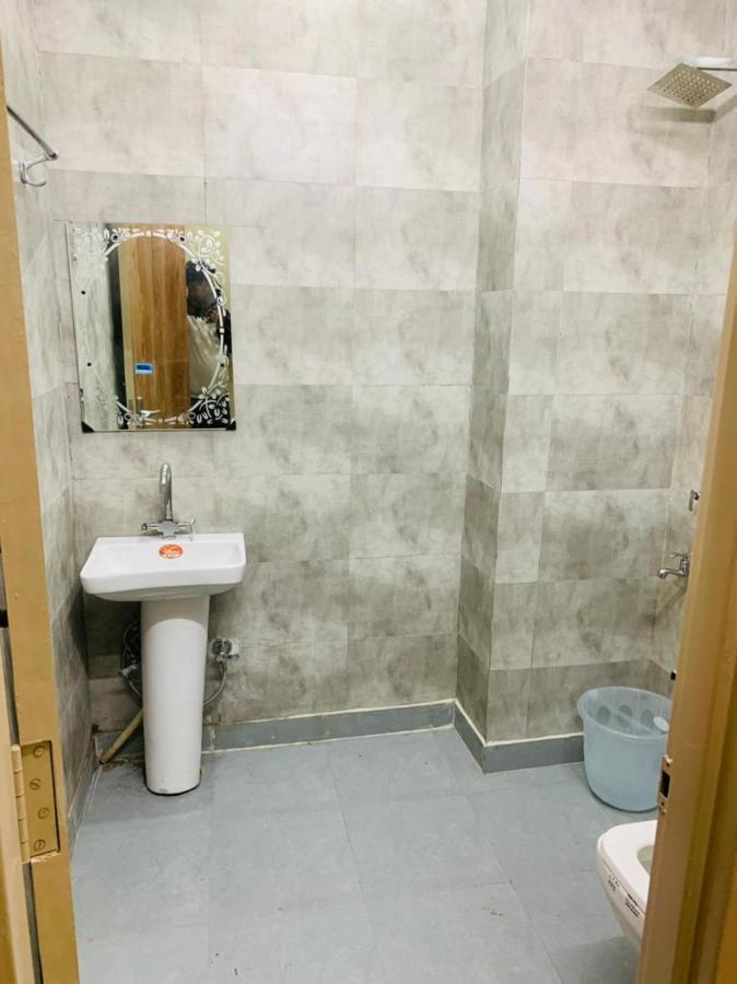 The Hotel Grace Place Inn Yeni Delhi Dış mekan fotoğraf